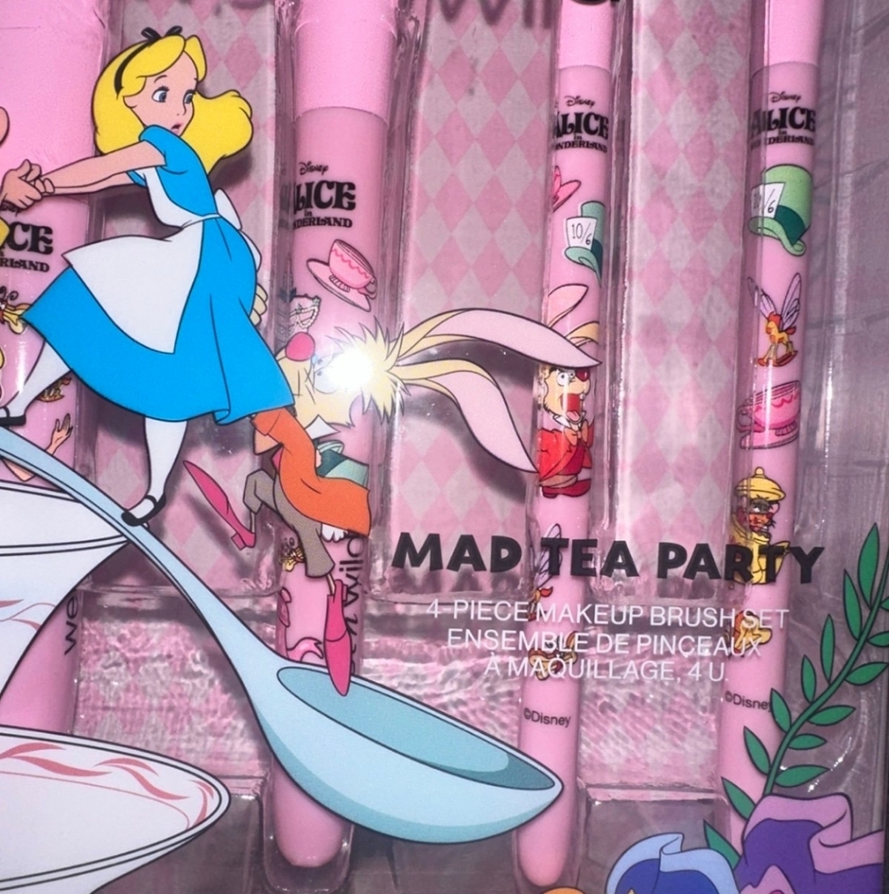 Alice In Wonderland Brush Set ♥️ - Picture 3 of 4